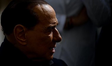 Eski İtalya Başbakanı Silvio Berlusconi öldü