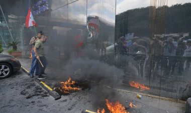 Lübnan'da dövizlerine el konan halk, bankalara saldırdı