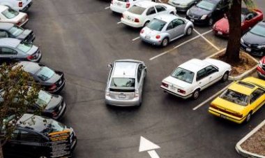 İngiltere'de çevreyi kirleten araçlar iki kat fazla park ücreti ödeyecek