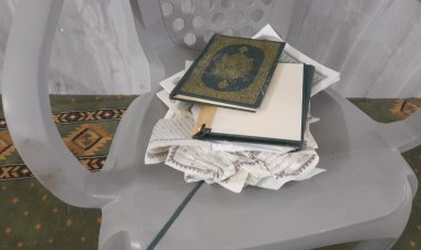 Siyonist yerleşimci teröristler Urif Camii’ne saldırarak, Kur’an-ı Kerim’i yırttılar