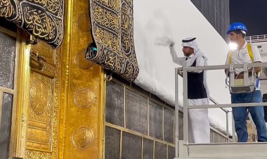 Kabe'nin örtüsü temizlendi