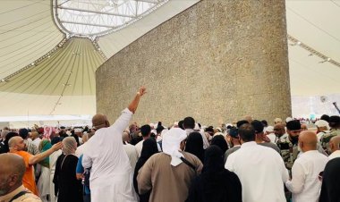 Hacılar, Kurban Bayramı'nın ikinci gününde de şeytan taşladı