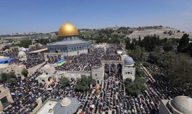 Mescid-i Aksa'da 40 bin kişi Cuma namazını kıldı