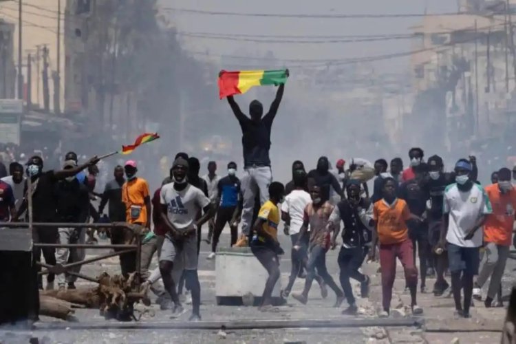 Senegal'de devam eden protestolarda yüzlerce kişi gözaltına alındı