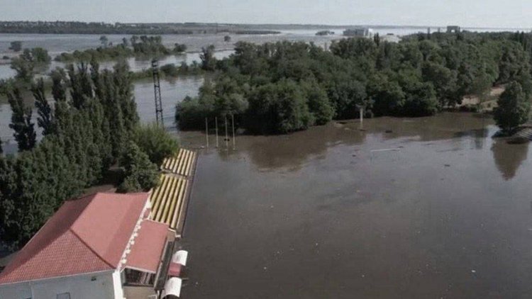 Ukrayna: Kahovka Barajı'nın vurulmasından bu yana Herson'da su seviyesi 5,5 metre yükseldi