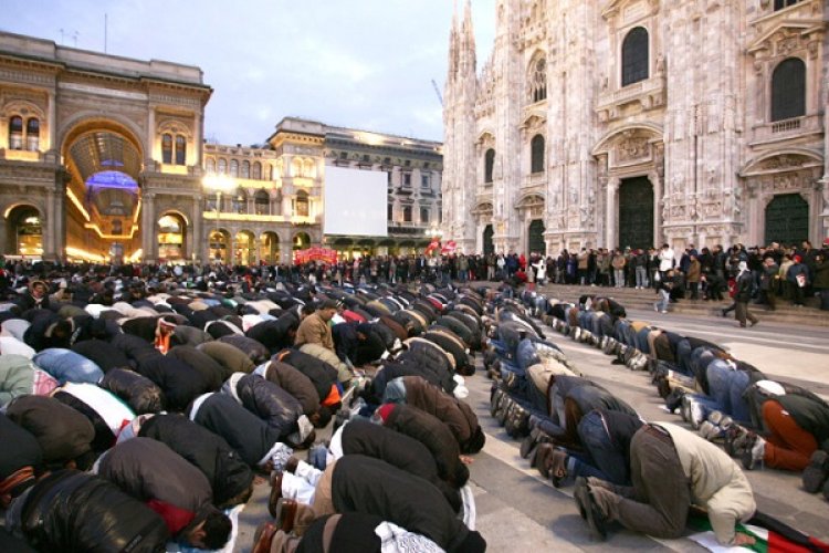 İtalya'da Müslümanların ibadet ettiği yerleri kısıtlamaya dair yasa teklifi tartışılıyor