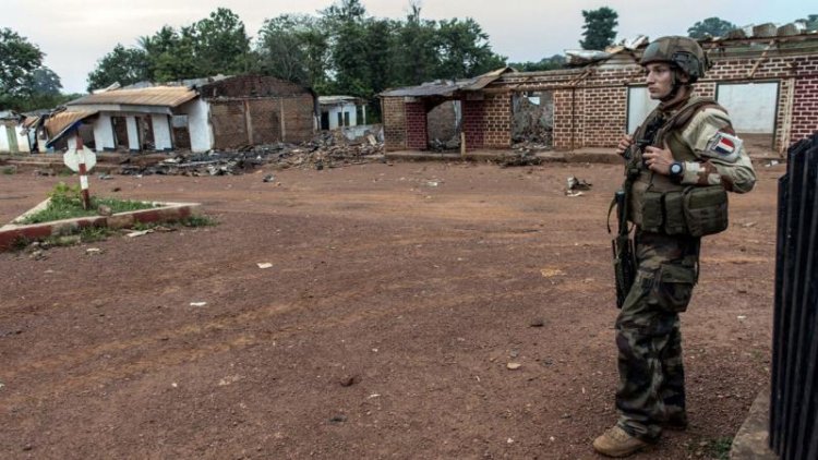 Fransa'ya Afrika kıtasında bir darbe daha: Keşif yapan askerler gözaltına alındı