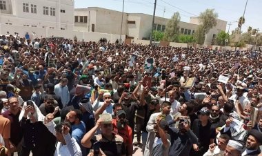 Irak'ta binlerce kişi İsveç'te Kur'an'ın yakılmasını protesto etti