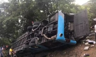 Meksika'da yolcu otobüsü devrildi: 8 ölü, 33 yaralı