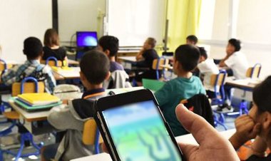 Hollanda'da ortaokul ve liselerde cep telefonu yasaklanacak