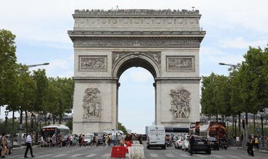 Fransızlar, Macron'un sosyal ağlara erişimi kesme girişimini ifade özgürlüğüne aykırı buluyor