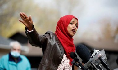 ABD'de Minnesota ön seçimini Siyonist İsrail yanlısı bağışçıların baskısına rağmen Ilhan Omar kazandı