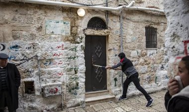 İşgalci fanatik Yahudiler Filistinlilerin ev ve araçlarına saldırdı