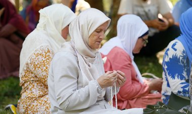 Bosna Hersek'teki savaşta kurşuna dizilen Srebrenitsalı 6 genç dualarla anıldı