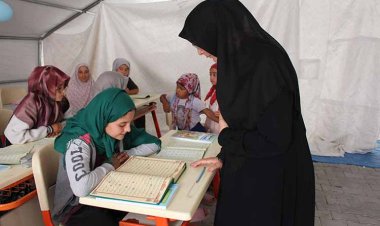 Hatay'da depremzede çocuklar Kur'an-ı Kerim öğreniyor