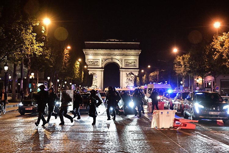 Fransa'da gözaltılar sürerken protestoların maliyeti 1 milyar avroyu aştı