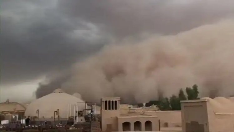 İran’da kum fırtınası nedeniyle yüzlerce kişi hastaneye kaldırıldı