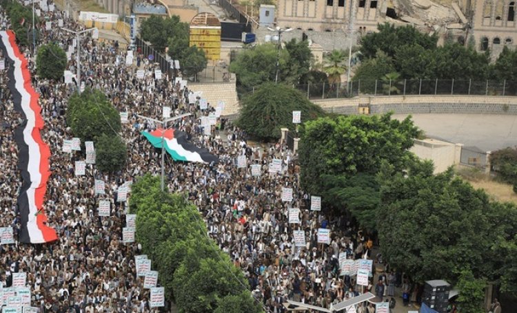 Ensarullah Hareketi'nin düzenlediği mitingde on binlerce Yemen'li işgal rejiminin katliamlarını telin etti