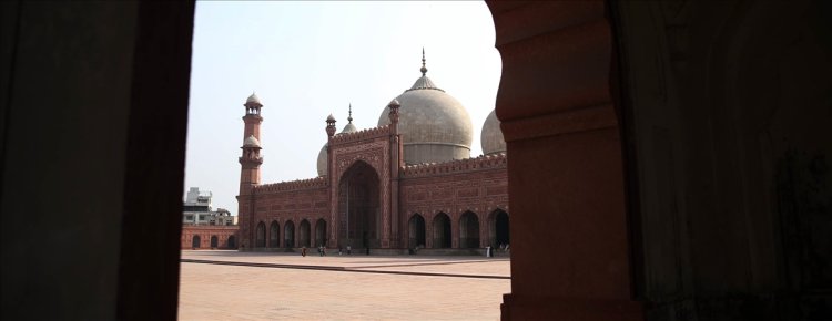 Hindistan'da Jumma Mescidi Komitesi, camiye girişin yasaklanması kararını Yüksek Mahkemeye taşıdı