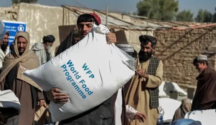 Afganistan İslam Emirliği'nde WFP Çin'den gelen yardımı halka dağıtıyor