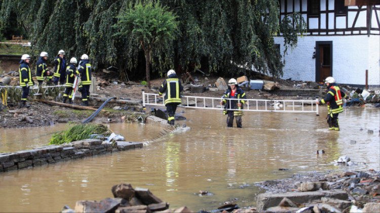 Batı Balkanlar'da etkili olan yağış ve fırtına 5 can aldı