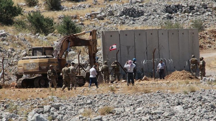 İşgalci İsrail'in Lübnan sınırına beton bariyerler yerleştirmesi gerginliğe yol açtı