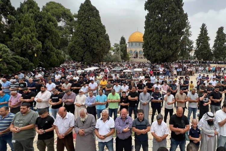 50 binden fazla kişi Cuma namazını Mescid-i Aksa’da kıldı