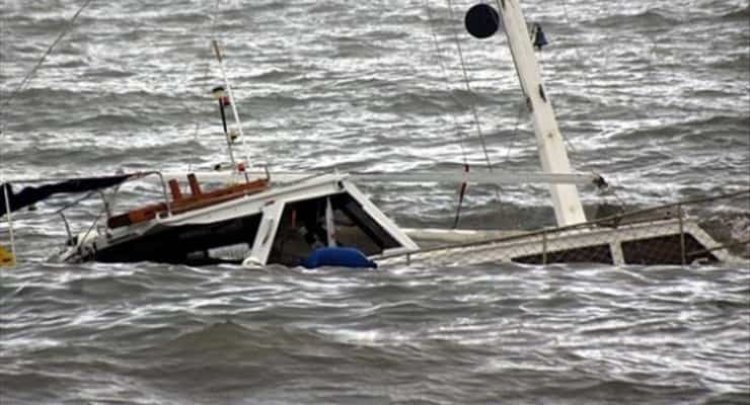 Endonezya'da tekne alabora oldu: 15 ölü, 19 kayıp