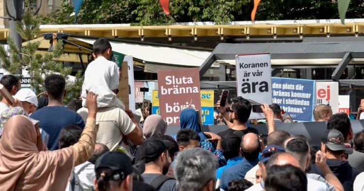 İsveçli aktivistler Kur'an yakma provokasyonlarının nefret suçu sayılmasını istedi