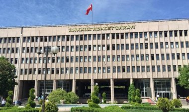 İsveç'te Kur'an-ı Kerim yakan Marjan hakkında yakalama kararı çıkarıldı