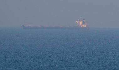 Rus savaş gemisi Karadeniz’de kuru yük gemisine uyarı ateşi açtı