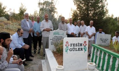 Ömrünü İslami davaya adayan Fesih Güler Hoca mezarı başında yad edildi