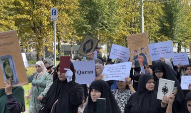 Hollanda’da Müslümanlar, Kur'an-ı Kerim'e yönelik saldırıları protesto etti