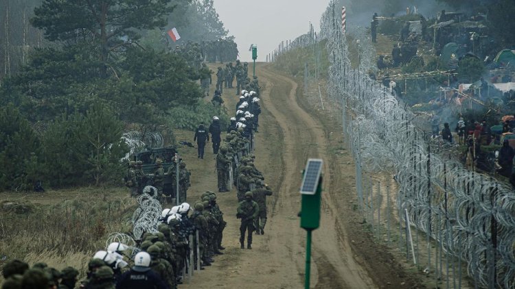 Polonya, Belarus sınırındaki asker sayısını artırma kararı aldı