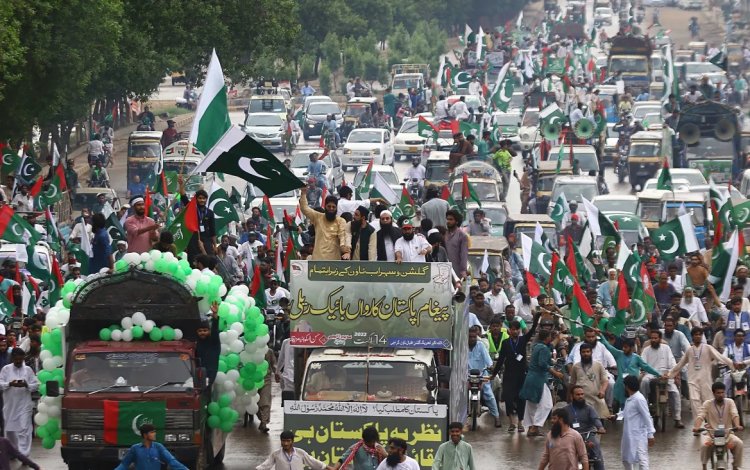 Pakistan'da bağımsızlığın 76. yılı coşkuyla kutlanıyor