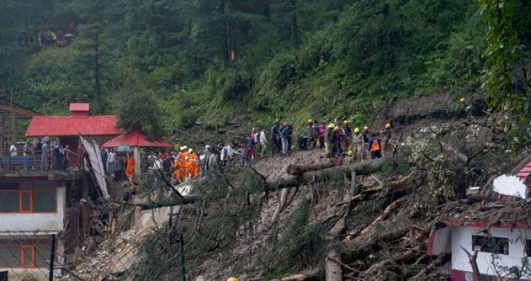 Hindistan'da sel ve toprak kaymalarında en az 72 kişi öldü