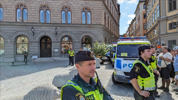 İsveç'te İran'ın Stockholm Büyükelçiliği önünde Kur'an-ı Kerim'e yönelik alçakça saldırı