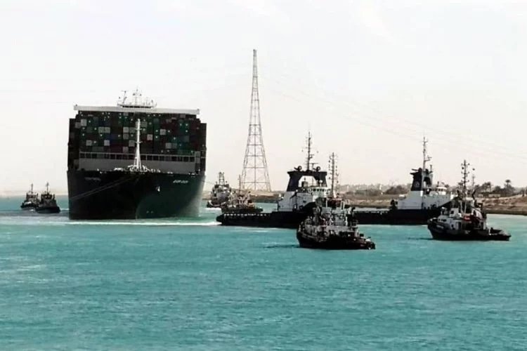 Mısır, Süveyş Körfezi'nde yeni bir petrol sahası keşfettiğini duyurdu