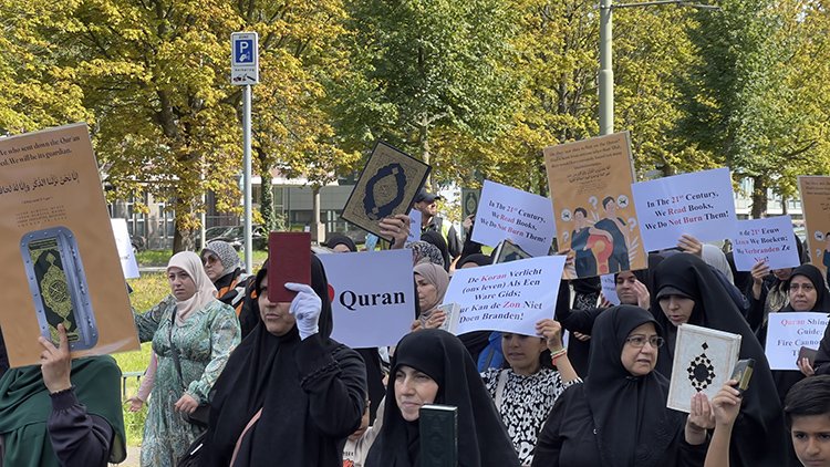 Hollanda’da Müslümanlar, Kur'an-ı Kerim'e yönelik saldırıları protesto etti