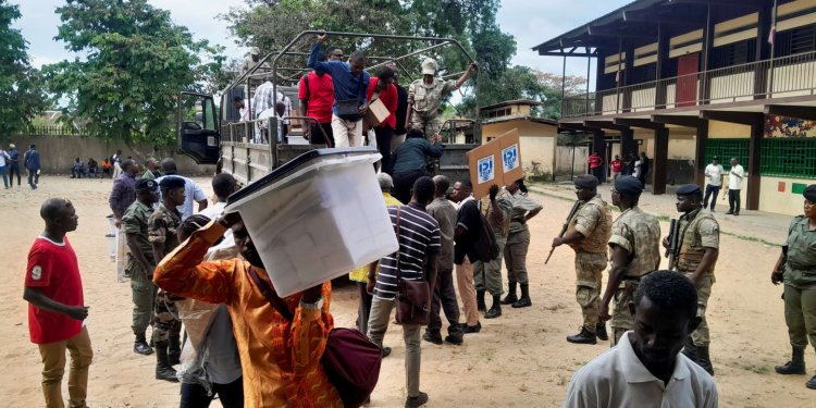 Batı Afrika ülkesi Gabon seçim sonrası karıştı