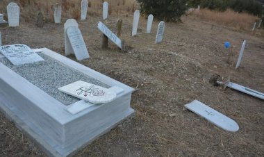 Yunanistan'da Müslüman mezarlığına saldırı