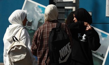 Fransa'daki okulların gerçek sorunları abaya yasağıyla gölgede kaldı