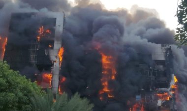 Sudan'ın başkenti Hartum'daki bazı binalar vuruldu