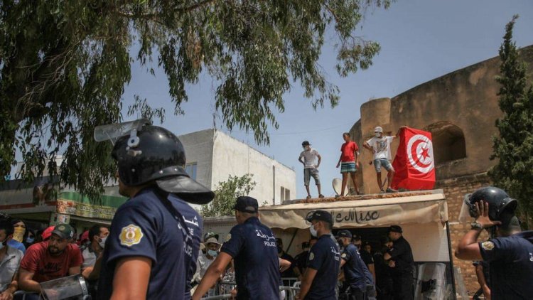 Tunus rejiminin 'cadı avı' devam ediyor: Nahda Hareketi'nin lider kadroları art arda gözaltına alınıyor