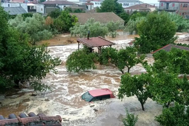 Yunanistan'daki selde 10 kişi öldü, 4 kişi kayıp