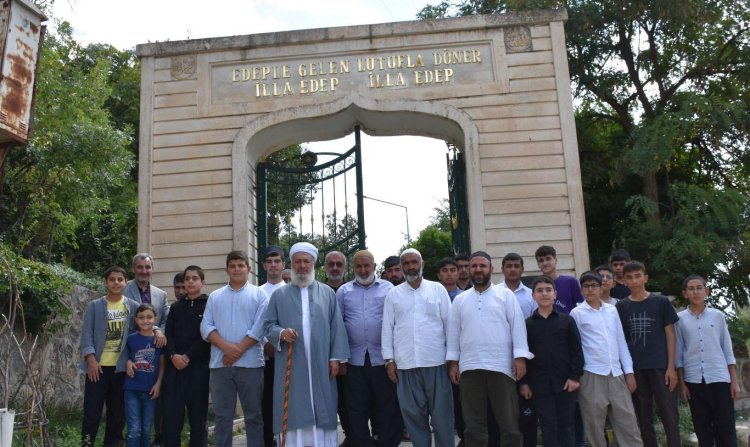 İTTİHADUL ULEMA'ya bağlı medrese talebeleri Bediüzzaman Said-i Nursi'nin köyünü ziyaret etti