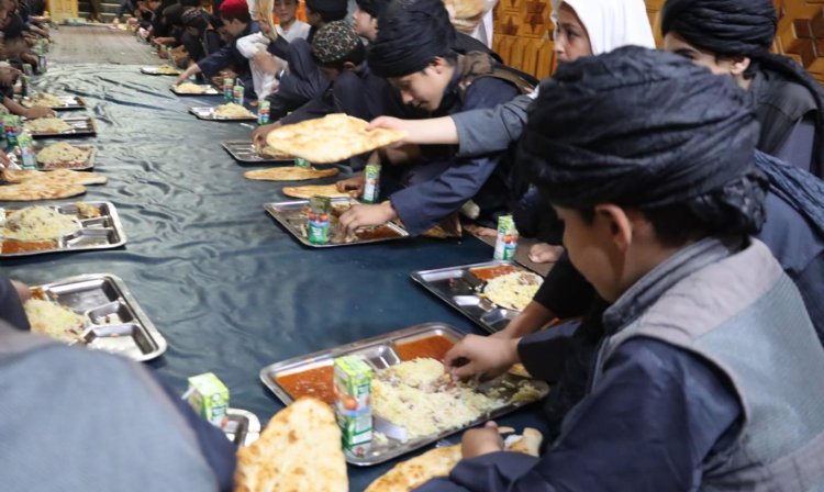 Umut Kervanından Afganistan'da medrese öğrencilerine sıcak yemek