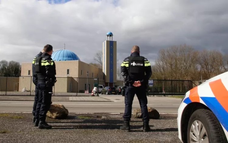 Hollanda’da hükümetin camileri ve Müslümanları gizlice soruşturduğu ortaya çıktı