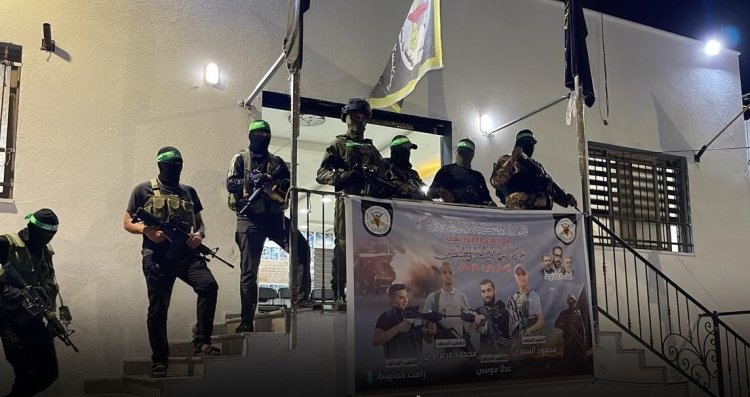 HAMAS'ın askeri kanadı El-Kassam Tugayları Cenin kampında askeri geçit töreni düzenledi