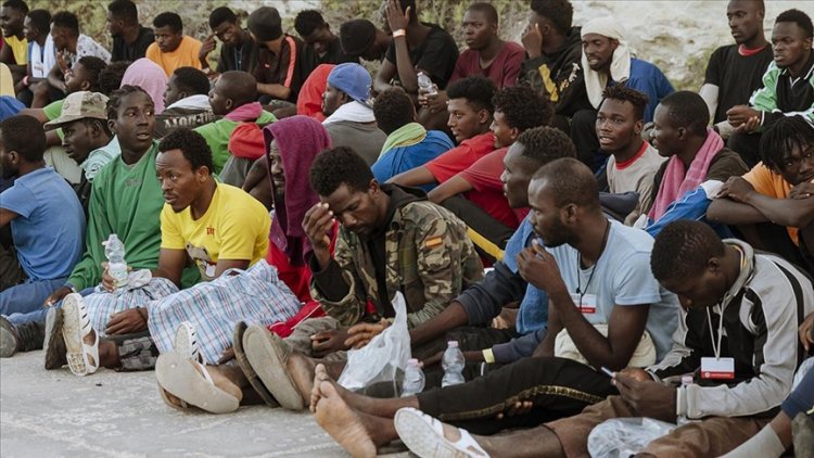 "İtalya'nın Lampedusa Adası'ndaki göçmen merkezi, insan onuruna uygun standartlar sağlamıyor"